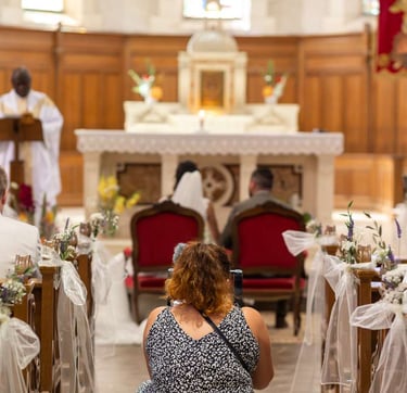 vidéaste en train de filmer cérémonie mariage rennes