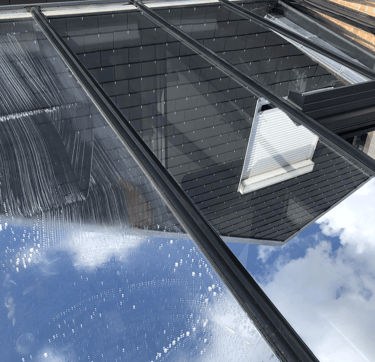 toit vitré nettoyé par l'as des carreaux à valenciennes