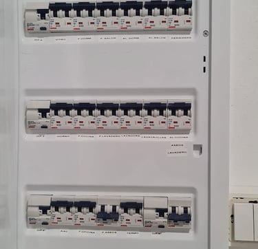 Die Installation der Stromkreise ist abgeschlossen in La Marina Haus von Markus