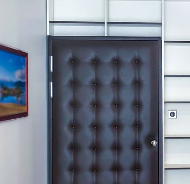 Bibliothèque Shelfi – La Garenne-Colombes – mélaminé blanc – détails noirs élégants