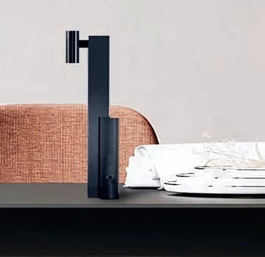 Lámpara técnica de sobremesa 2092BT con diseño geométrico y acabado negro mate