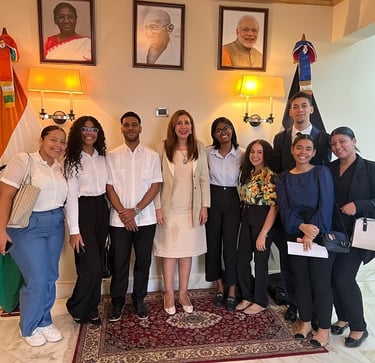 Estudiantes de derecho UNPHU visitan a embajada de la India,