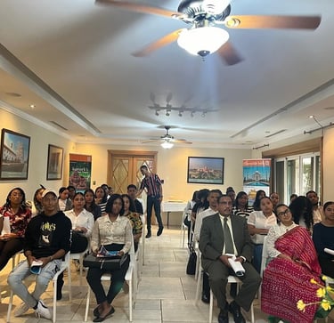 Estudiantes de derecho UNPHU visitan a embajada de la India