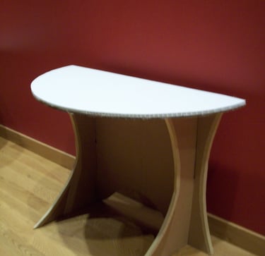 Table d'appoint demi-lune en carton 