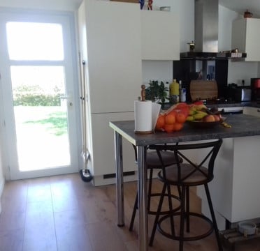 porte blanche en pvc intérieur posée par l'artisan menuisier en Vendée