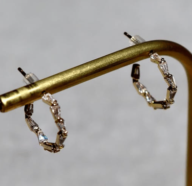 boucles d'oreilles asymétriques
