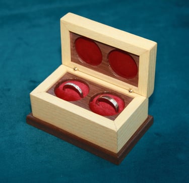 Exclusief, handgemaakt ringdoosje.