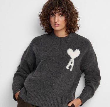 Women fashionable clothe, such as Ralph Lauren, Ami Paris, Zegna, Loro Piano, Polo Bear