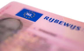 Autorijden en rijbewijs in Abu Dhabi