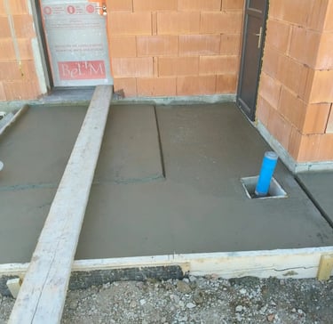 Réalisation d’une dalle en béton fraîchement coulée