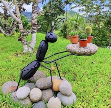 herrería minimalista hormiga