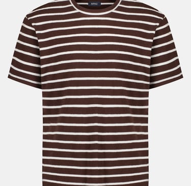 a brown and white striped t - shirt with a striped pattern