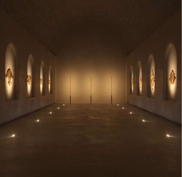 Lámparas de pared CRONEK Linea en pasillo largo, creando iluminación ambiental cálida