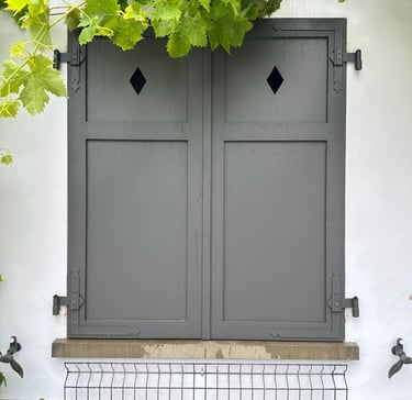 Volet double en bois gris