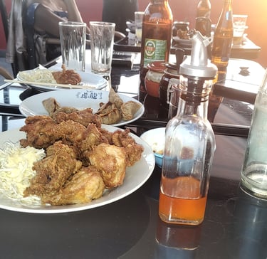 huile pimentée Fody Lahy Mena accompagant les karage et gyoza du restaurant de ramen Tora Toryu