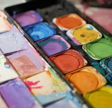 Peinture colorée pour atelier de peinture intuitive et expression créative