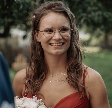 Mélanie, créatrice de cuillère gravée