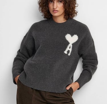 Women fashionable clothe, such as Ralph Lauren, Ami Paris, Zegna, Loro Piano, Polo Bear 