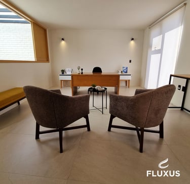 Interior de la oficina de Fluxus, asesoría personalizada en ahorro e inversiones.