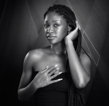 Jeune femme noire mode beauté photo studio