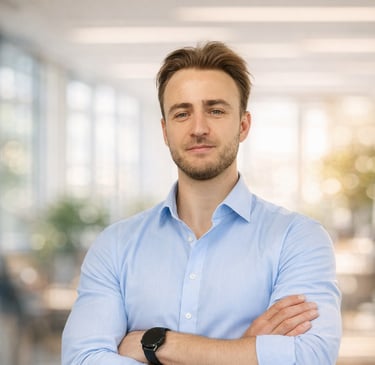 Doświadczony ekspert instalacji inteligentnych smart home Przemysław Gadecki Gniezno