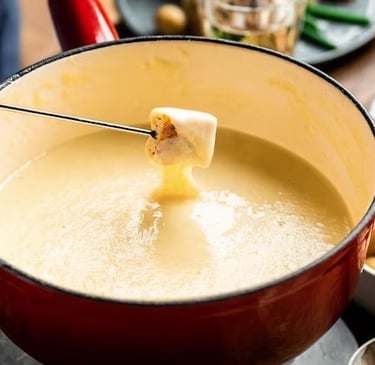 Fondu au vieux comté : notre spécialité à La Petite Échelle. Un délice à découvrir.