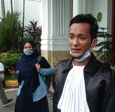 Salman Alfarizi Simanjuntak (tengah), selaku ketua PH para terdakwa