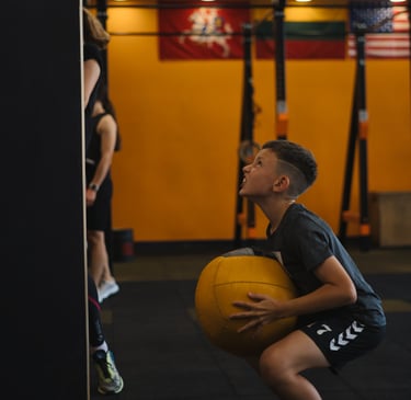 Vaikų treniruotės Šiauliuose. CrossFit Kids. Smagios vaikų treniruotės