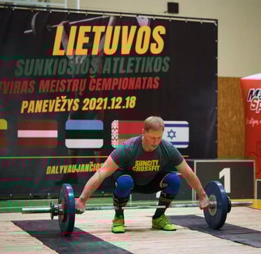 Sunkioji atletika. Jėgos treniruotės. Sporto salė
