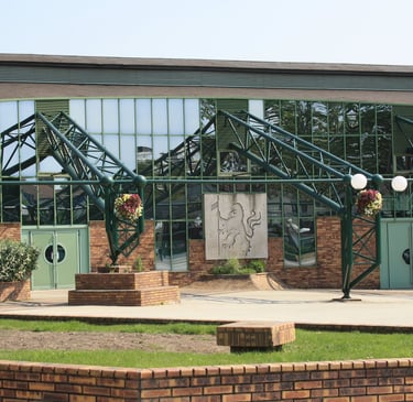 Halle de marché bâtiment avec vitres, Savigny-sur-Orge, France