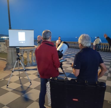 Preparazione per la diretta degli oggetti astronomici su grande schermo.