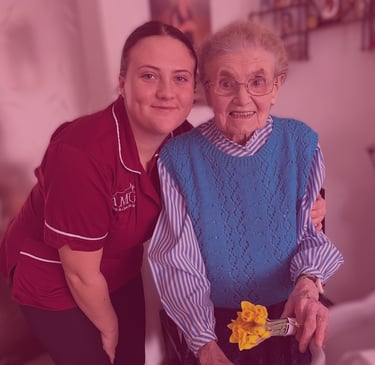Image of an AMG nurse with an elderly patient 