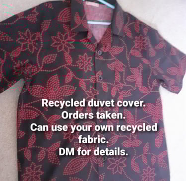 Recycled material used for this vintage Men's Hawaiian shirt