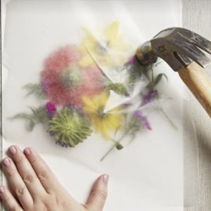 suspension décorative en cours de création avec l'art tataki-zomé