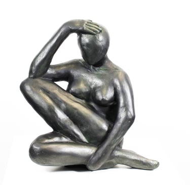 Sculpture de Lode intitulée Éclosion, représentant une femme assise