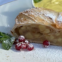strudel-Italy-food-Trentino