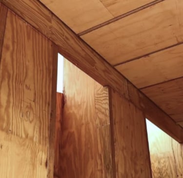 Processo de montagem da estrutura em CLT no canteiro de obras na Holanda