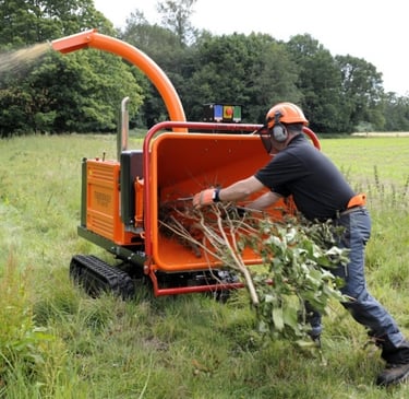 alt="Broyage de branches et déchets verts en Haute-Savoie annecy