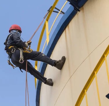 alt="Travaux d’entretien en hauteur en Haute-Savoie Annecy"