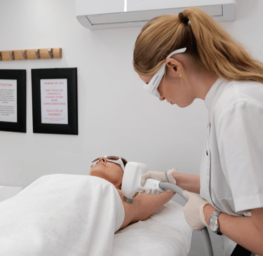 Séance d'épilation définitive laser
