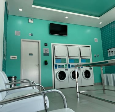 Ambiente aconchegante, com poltronas confortáveis, Wi-Fi grátis, TV com Netflix e Ar condicionado