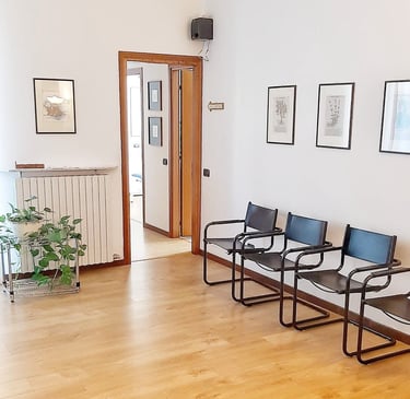 Studio Maruzzi a Cantù: sala trattamenti dedicata allo Shiatsu e alle tecniche olistiche in un ambiente riservato e curato.