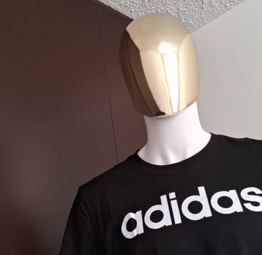 Maniquie siendo el modelo de nuestra pagina