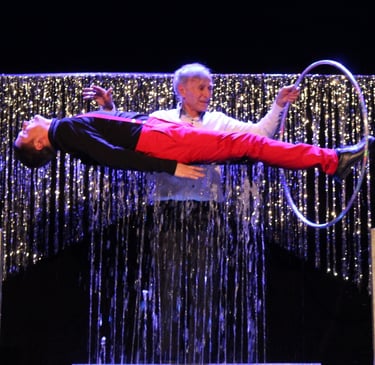 magicien-passe-un-cerceau-sur-une-levitation-sur-jet-d-eau