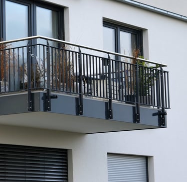 Außengeländer mit Edelstahlhandlauf