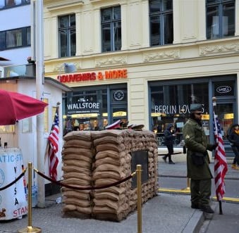 checkpoint-charlie-berlino