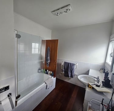 Bathroom renovation before - Auckland builder