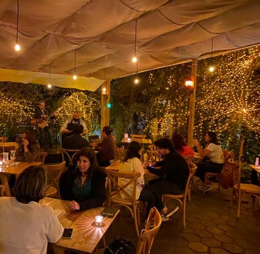Noches en Penélope Café