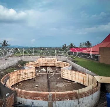 Proses pembangunan kolam renang berbentuk agka 8
