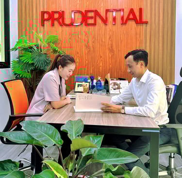 Nguyễn Nam Thùy tư vấn bảo hiểm nhân thọ cho khách hàng tại Đà Nẵng